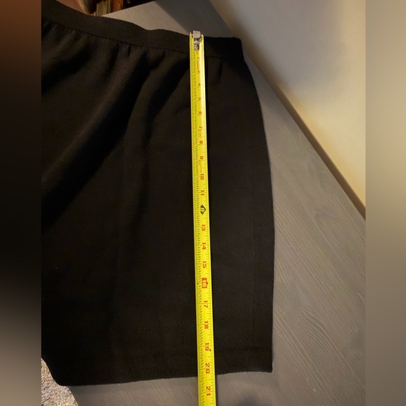 St. John Classic Black Santana Knit Skirt - Picture 6 of 7